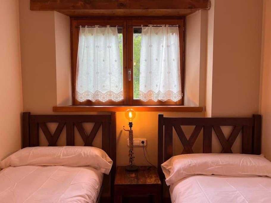 Cal Mestre - L'Amfitriona Rialp Bagian luar foto
