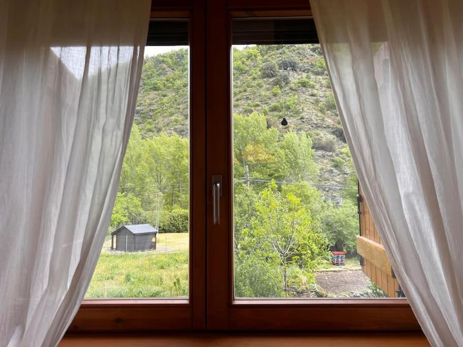 Cal Mestre - L'Amfitriona Rialp Bagian luar foto